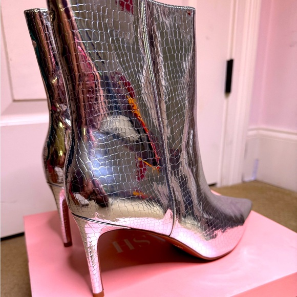 Smash Box Metallic Alligator Skin Print Heeled Boots - Picture 3 of 6